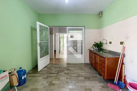 Casa à venda com 375m², 5 quartos e 5 vagas Casa à venda com 375m², 5 quartos e 5 vagasÁrea de Serviço