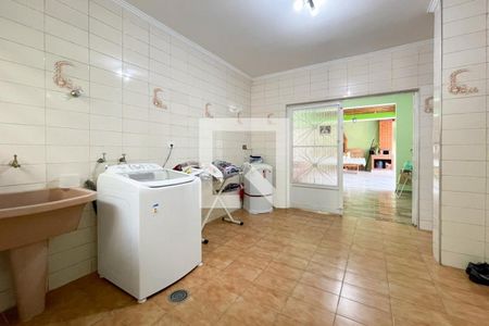 Casa à venda com 375m², 5 quartos e 5 vagas Casa à venda com 375m², 5 quartos e 5 vagasÁrea de Serviço