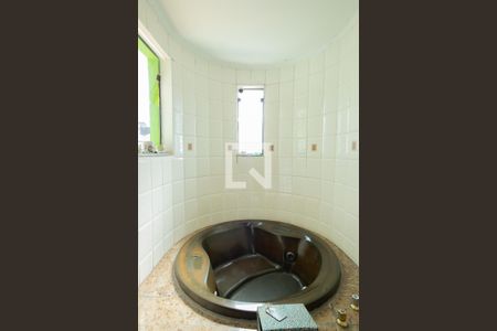 Casa à venda com 375m², 5 quartos e 5 vagas Casa à venda com 375m², 5 quartos e 5 vagasBanheiro - Suíte 2