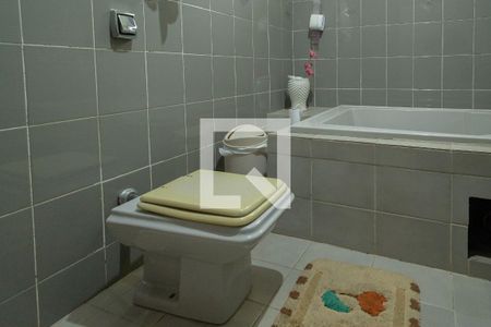 Casa à venda com 375m², 5 quartos e 5 vagas Casa à venda com 375m², 5 quartos e 5 vagasBanheiro - Suíte 1