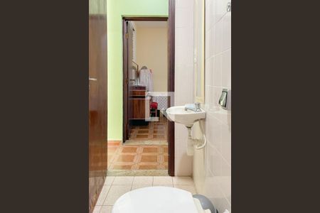 Casa à venda com 375m², 5 quartos e 5 vagas Casa à venda com 375m², 5 quartos e 5 vagasBanheiro de Serviço