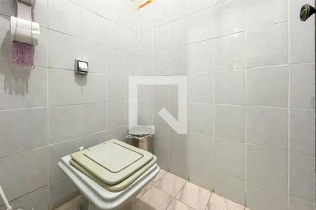 Casa à venda com 375m², 5 quartos e 5 vagas Casa à venda com 375m², 5 quartos e 5 vagasLavabo