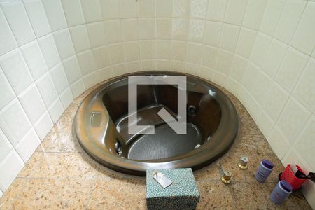 Casa à venda com 375m², 5 quartos e 5 vagas Casa à venda com 375m², 5 quartos e 5 vagasBanheiro - Suíte 2