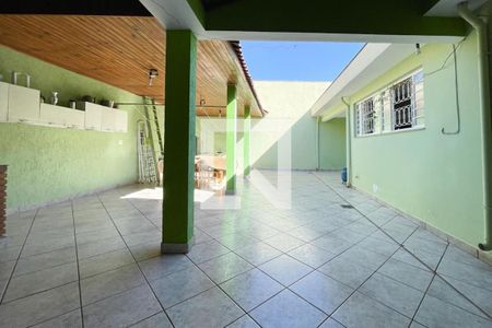 Casa à venda com 375m², 5 quartos e 5 vagas Casa à venda com 375m², 5 quartos e 5 vagasÁrea - Churrasqueira