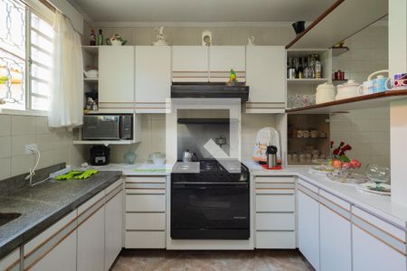 Casa à venda com 375m², 5 quartos e 5 vagas Casa à venda com 375m², 5 quartos e 5 vagasCozinha