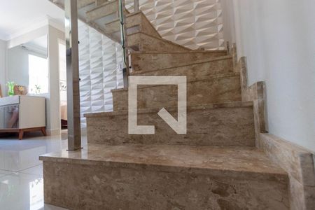 Apartamento à venda com 105m², 2 quartos e 1 vaga Apartamento à venda com 105m², 2 quartos e 1 vagaEscada