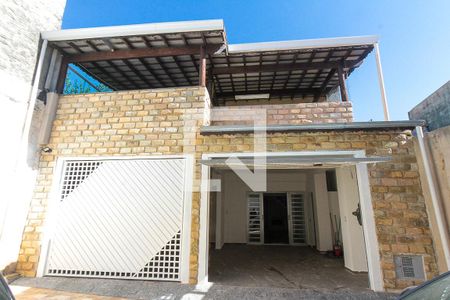 Casa à venda com 240m², 3 quartos e 2 vagasFachada