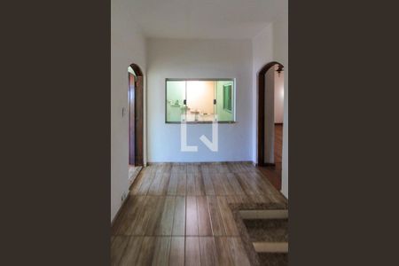 Casa à venda com 240m², 3 quartos e 2 vagasCorredor