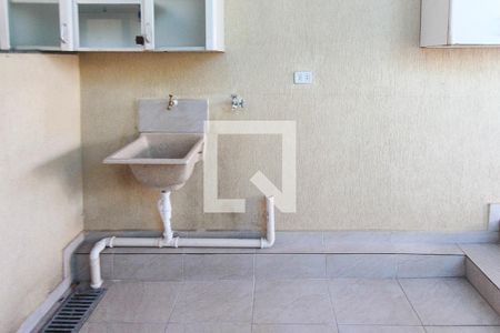 Casa à venda com 240m², 3 quartos e 2 vagasÁrea de Serviço