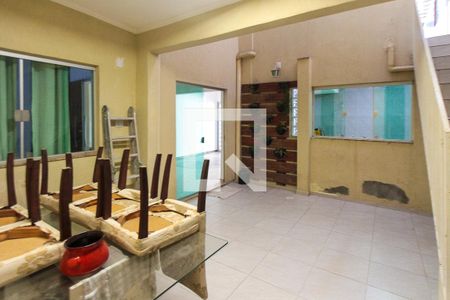 Casa à venda com 240m², 3 quartos e 2 vagasQuintal