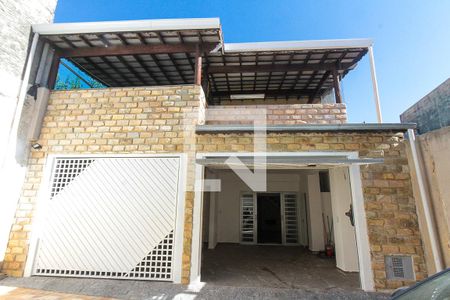Casa à venda com 240m², 3 quartos e 2 vagasFachada