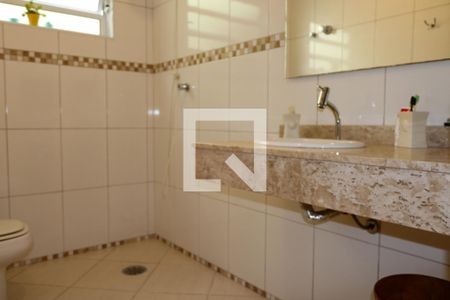 Casa à venda com 177m², 3 quartos e 2 vagasBanheiro Social