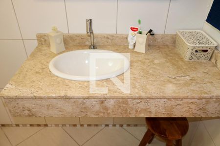 Casa à venda com 177m², 3 quartos e 2 vagasBanheiro Social