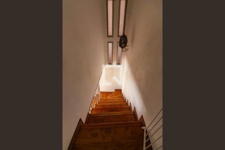 Casa à venda com 125m², 3 quartos e 2 vagas Casa à venda com 125m², 3 quartos e 2 vagasEscada