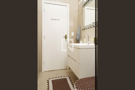 Casa à venda com 210m², 2 quartos e 4 vagasBanheiro