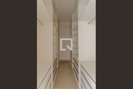 Apartamento à venda com 128m², 4 quartos e 2 vagasSuíte 2 - Closet