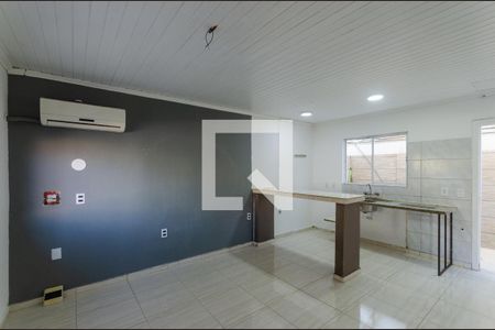 Sala de casa para alugar com 1 quarto, 45m² em Guarujá, Porto Alegre