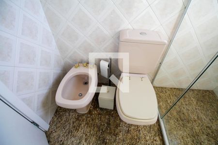 Apartamento à venda com 596m², 4 quartos e 6 vagasBanheiro da Suíte 2