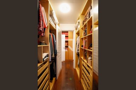 Apartamento à venda com 596m², 4 quartos e 6 vagasCloset da Suíte 1
