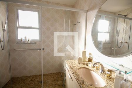 Apartamento à venda com 596m², 4 quartos e 6 vagasBanheiro da Suíte 2