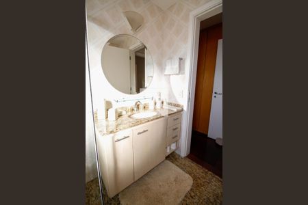 Apartamento à venda com 596m², 4 quartos e 6 vagasBanheiro da Suíte 2