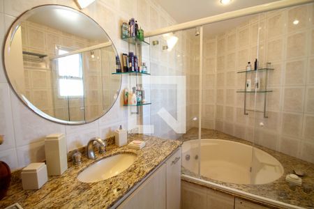 Apartamento à venda com 596m², 4 quartos e 6 vagasBanheiro da Suíte 1