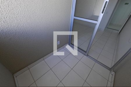 Varanda da sala  de apartamento para alugar com 3 quartos, 70m² em Setor Marechal Rondon, Goiânia