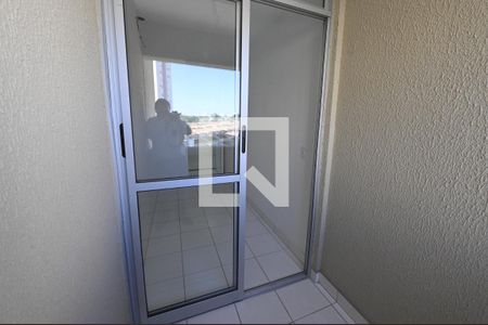 Varanda da sala  de apartamento para alugar com 3 quartos, 70m² em Setor Marechal Rondon, Goiânia