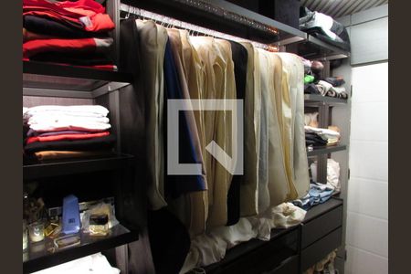 Closet da Suíte Master de apartamento à venda com 4 quartos, 280m² em Vila Morumbi, São Paulo