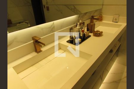 Apartamento à venda com 280m², 4 quartos e 4 vagasBanheiro da Suíte Master