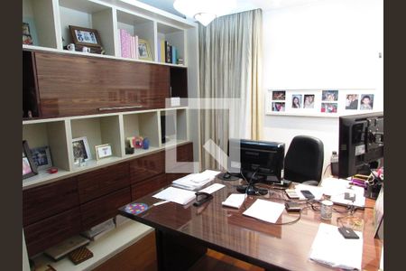 Apartamento à venda com 280m², 4 quartos e 4 vagasEscritório 1