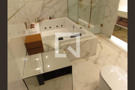 Apartamento à venda com 280m², 4 quartos e 4 vagasBanheiro da Suíte Master