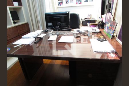 Apartamento à venda com 280m², 4 quartos e 4 vagasEscritório 1