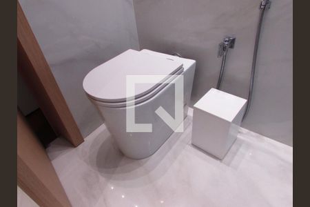 Apartamento à venda com 280m², 4 quartos e 4 vagasBanheiro da Suíte 2