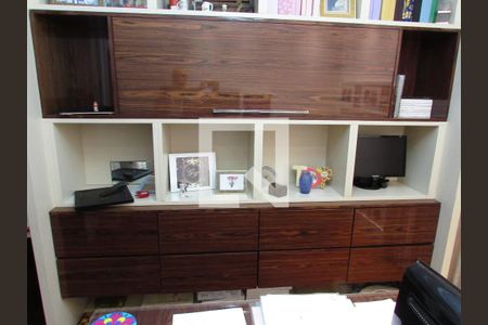 Apartamento à venda com 280m², 4 quartos e 4 vagasEscritório 1