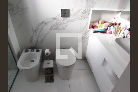 Apartamento à venda com 280m², 4 quartos e 4 vagasBanheiro da Suíte 1