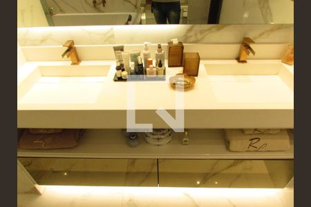 Apartamento à venda com 280m², 4 quartos e 4 vagasBanheiro da Suíte Master