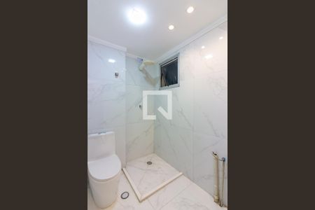 Banheiro de apartamento à venda com 2 quartos, 50m² em Quitaúna, Osasco