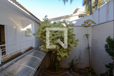 Casa à venda com 634m², 4 quartos e 5 vagasSacada da suíte 2 e 3  - vista