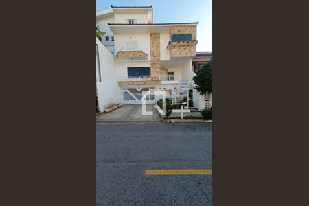 Casa à venda com 634m², 4 quartos e 5 vagasFachada Sobrado