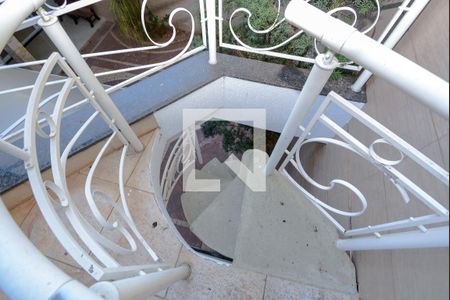 Casa à venda com 634m², 4 quartos e 5 vagasSacada da suíte 2 e 3 - acesso ao quintal