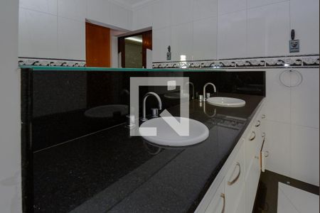 Casa à venda com 634m², 4 quartos e 5 vagasBanheiro da Suíte 1