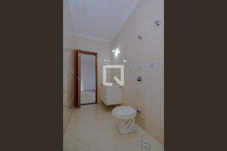 Casa à venda com 634m², 4 quartos e 5 vagasBanheiro da Suíte 4