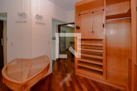 Casa à venda com 634m², 4 quartos e 5 vagasSuite 1 - Closet