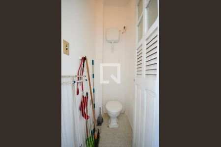 Apartamento à venda com 80m², 2 quartos e sem vaga Apartamento à venda com 80m², 2 quartos e sem vagaBanheiro de Serviço