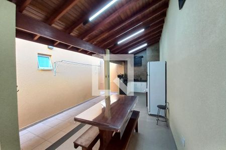 Casa à venda com 162m², 3 quartos e 4 vagas Casa à venda com 162m², 3 quartos e 4 vagasÁrea comum - Churrasqueira