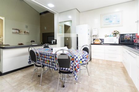 Casa à venda com 700m², 4 quartos e 8 vagasCozinha