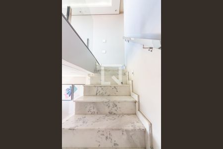 Apartamento para alugar com 99m², 2 quartos e 2 vagas Apartamento para alugar com 99m², 2 quartos e 2 vagasEscada