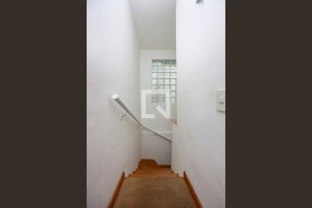 Casa para alugar com 160m², 3 quartos e 2 vagas Casa para alugar com 160m², 3 quartos e 2 vagasEscada