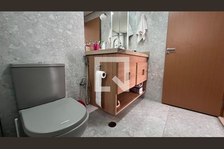 Apartamento à venda com 151m², 3 quartos e 2 vagasBanheiro da Suíte